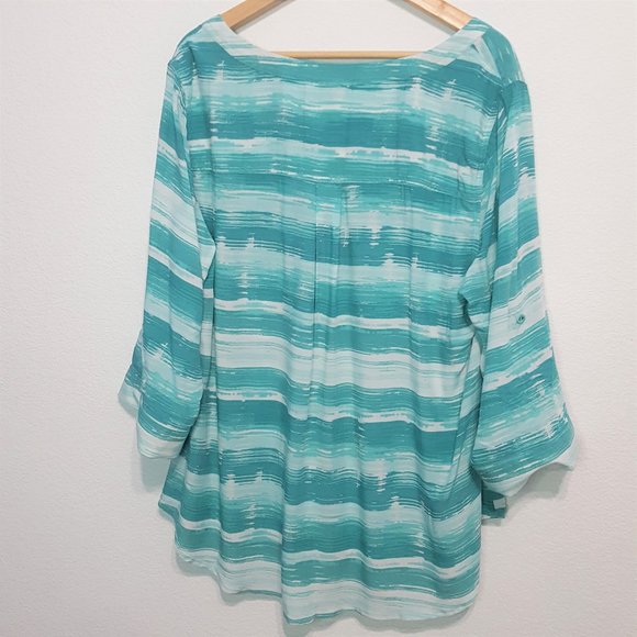 Torrid Print 3/4 Sleeve Shirt Size 2 - Picture 2 of 8